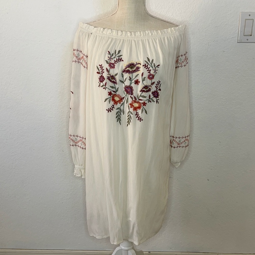 Boho off/on shoulder cream midi dress size XS floral stitching design.